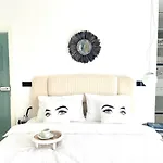 Am Comfort And Parking 아파트 *